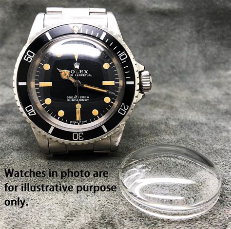 Restoration of a Rolex Daytona.Change the glass of the watch..